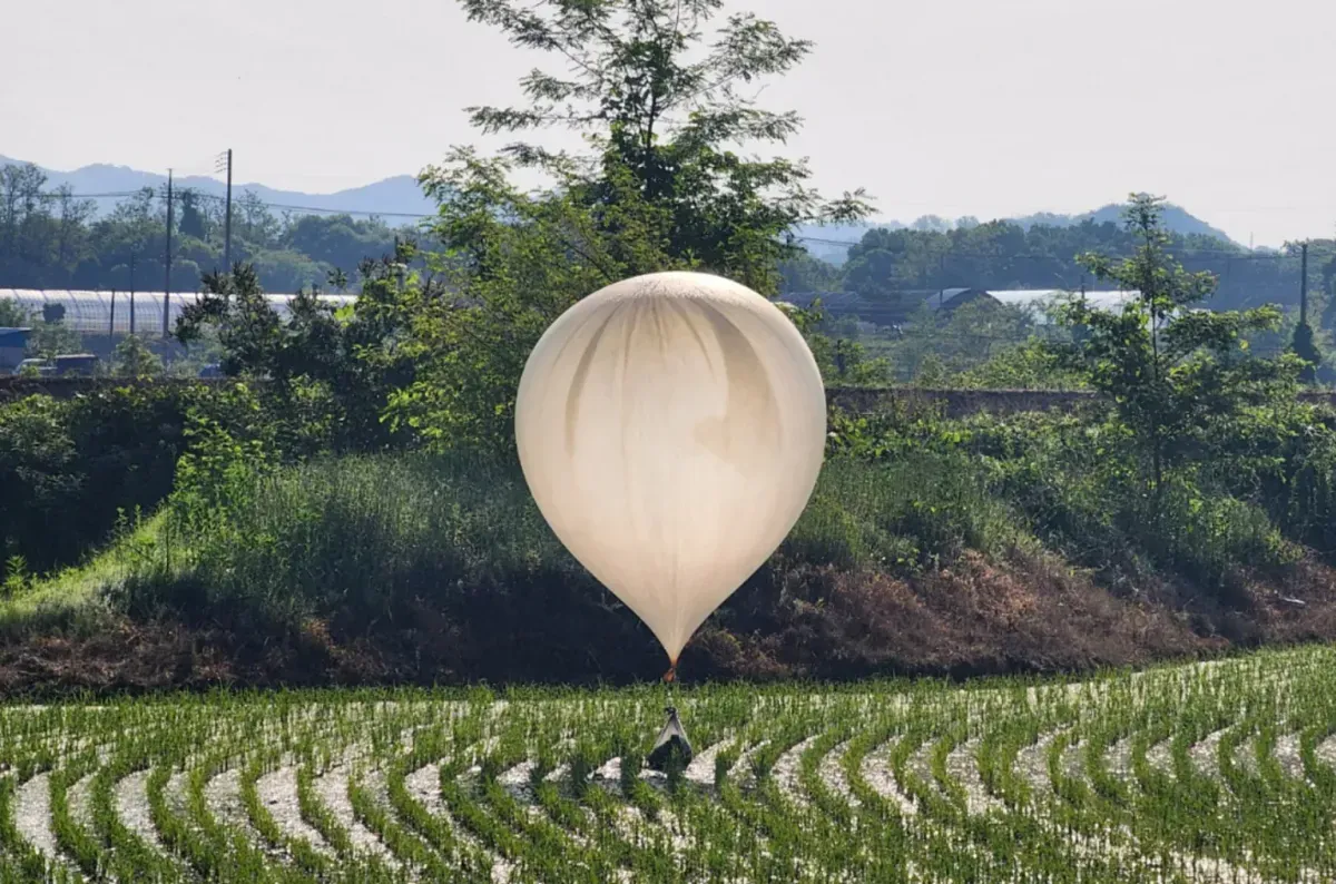 north-korean-trash-balloons-land-near-south-korean-presidential-office