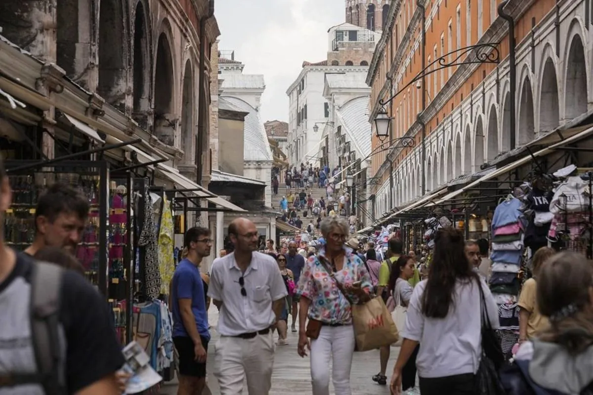 Venice Caps Tourist Groups at 25, Bans Loudspeakers to Curb Overcrowding