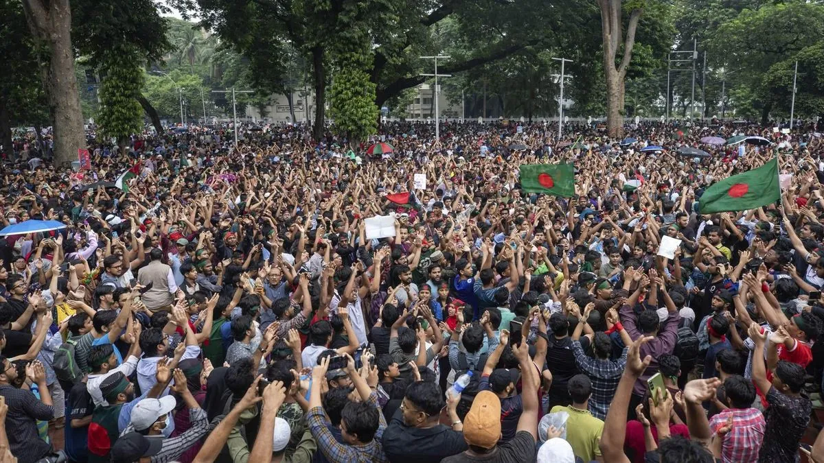 Bangladesh PM Resigns Amid Unrest, Nobel Laureate Proposed for Interim Role
