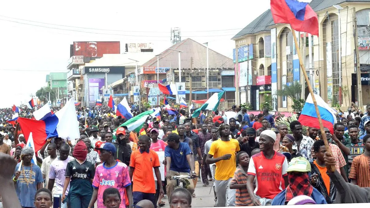 nigeria-detains-tailors-for-making-russian-flags-used-in-protests