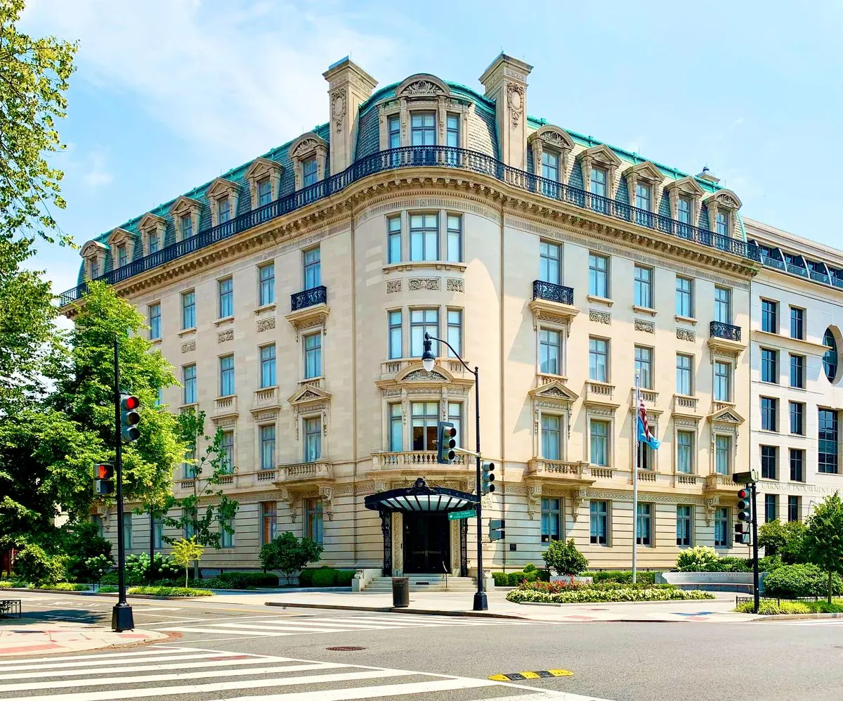 historic-dc-mansion-reborn-as-modern-condos-in-dupont-circle