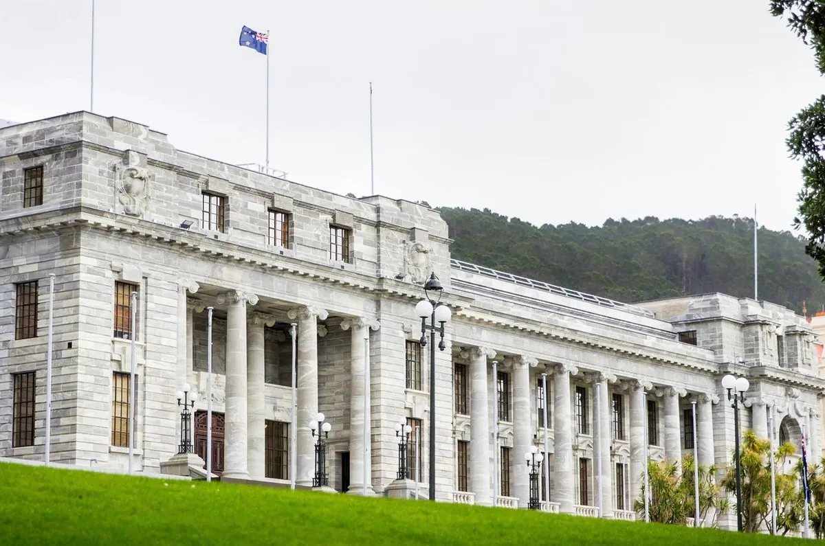 New Zealand PM Defends Māori Phrase Removal Amid Language Debate