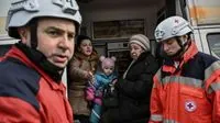 Ukrainian Volunteers Evacuate Sumy Residents Amid Escalating Border Tensions