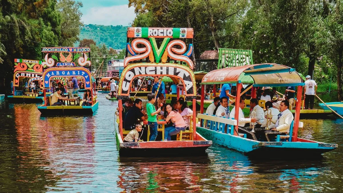 st-judes-relic-draws-thousands-in-unique-mexico-city-canal-procession