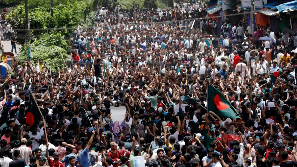 Bangladesh Media's Trust Crisis Amid Protests: Journalists Navigate Perilous Terrain