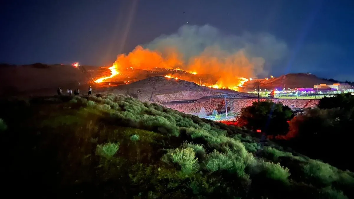 Reno-Area Wildfire Threatens Homes, Challenges Firefighters