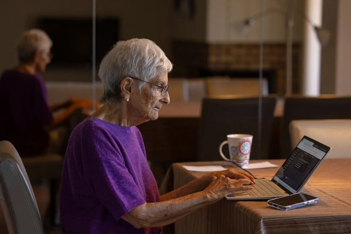 Seniors Embrace AI Education: Navigating Benefits and Risks in Tech Classes