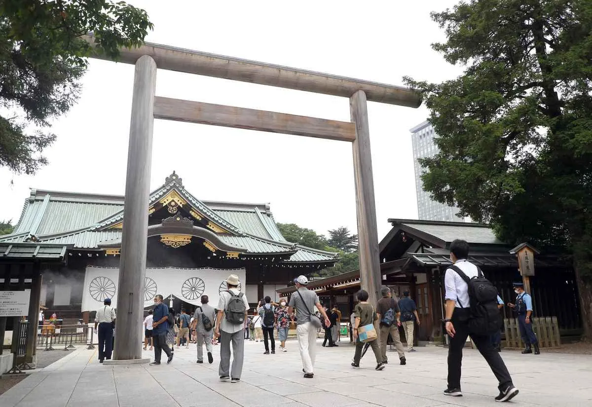 japanese-ministers-visit-controversial-shrine-on-wwii-anniversary