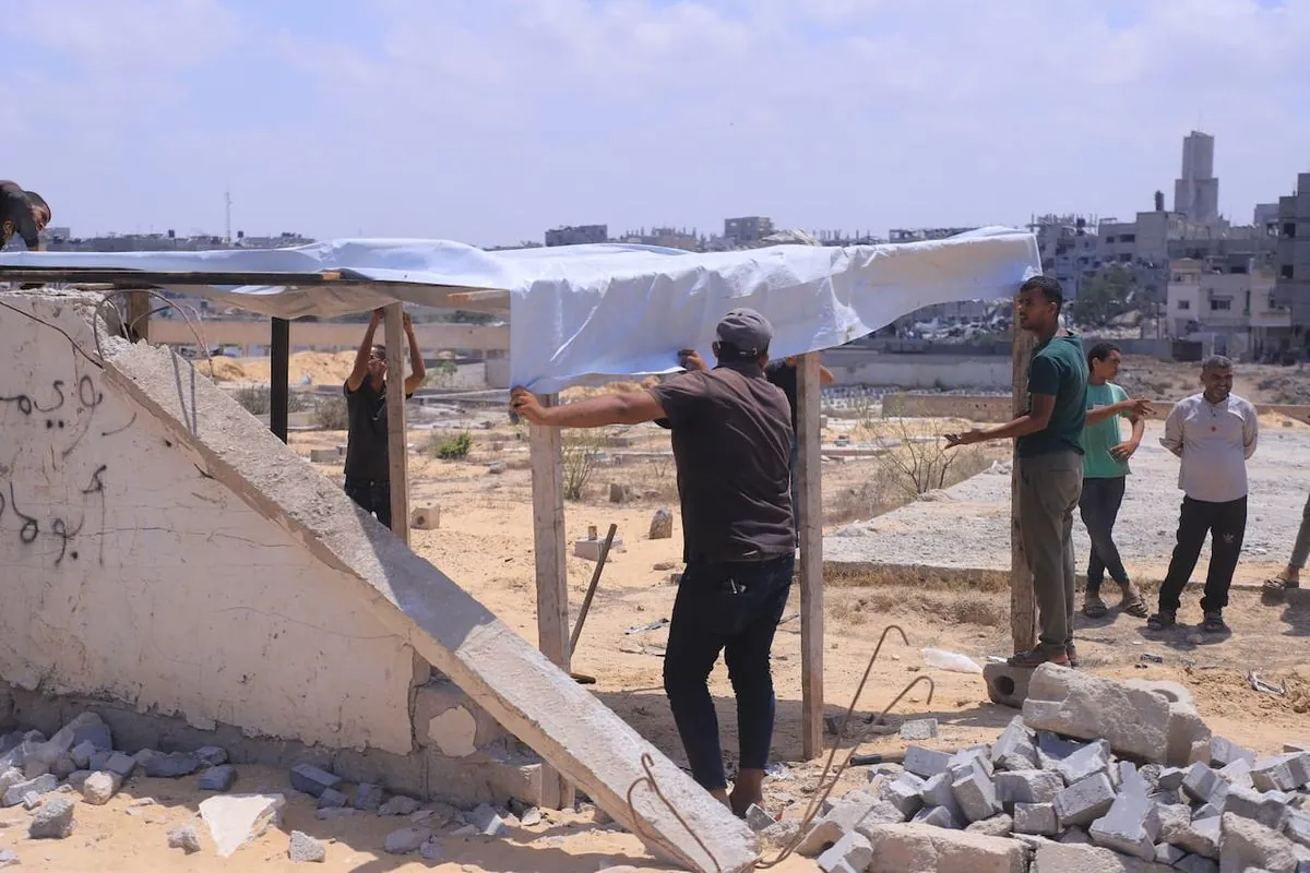 Gaza's Cemeteries Overwhelmed as War Death Toll Surpasses 40,000