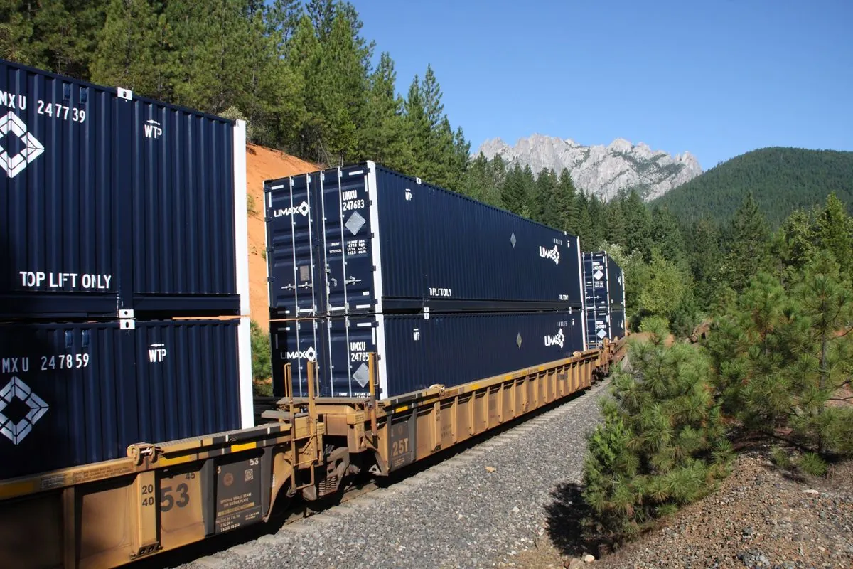 Norfolk Southern Halts Intermodal Operations with Canadian National Amid Strike Threat