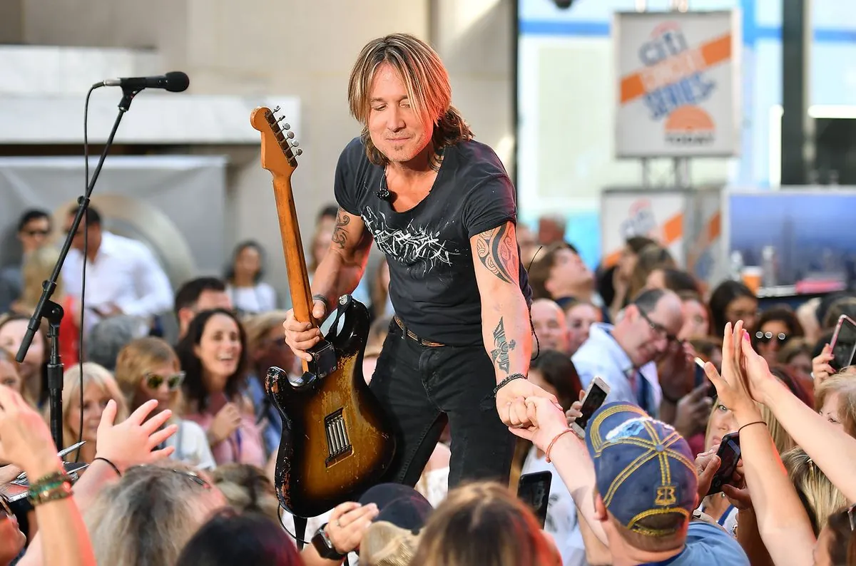 keith-urban-surprises-fans-with-impromptu-concert-at-alabama-gas-station