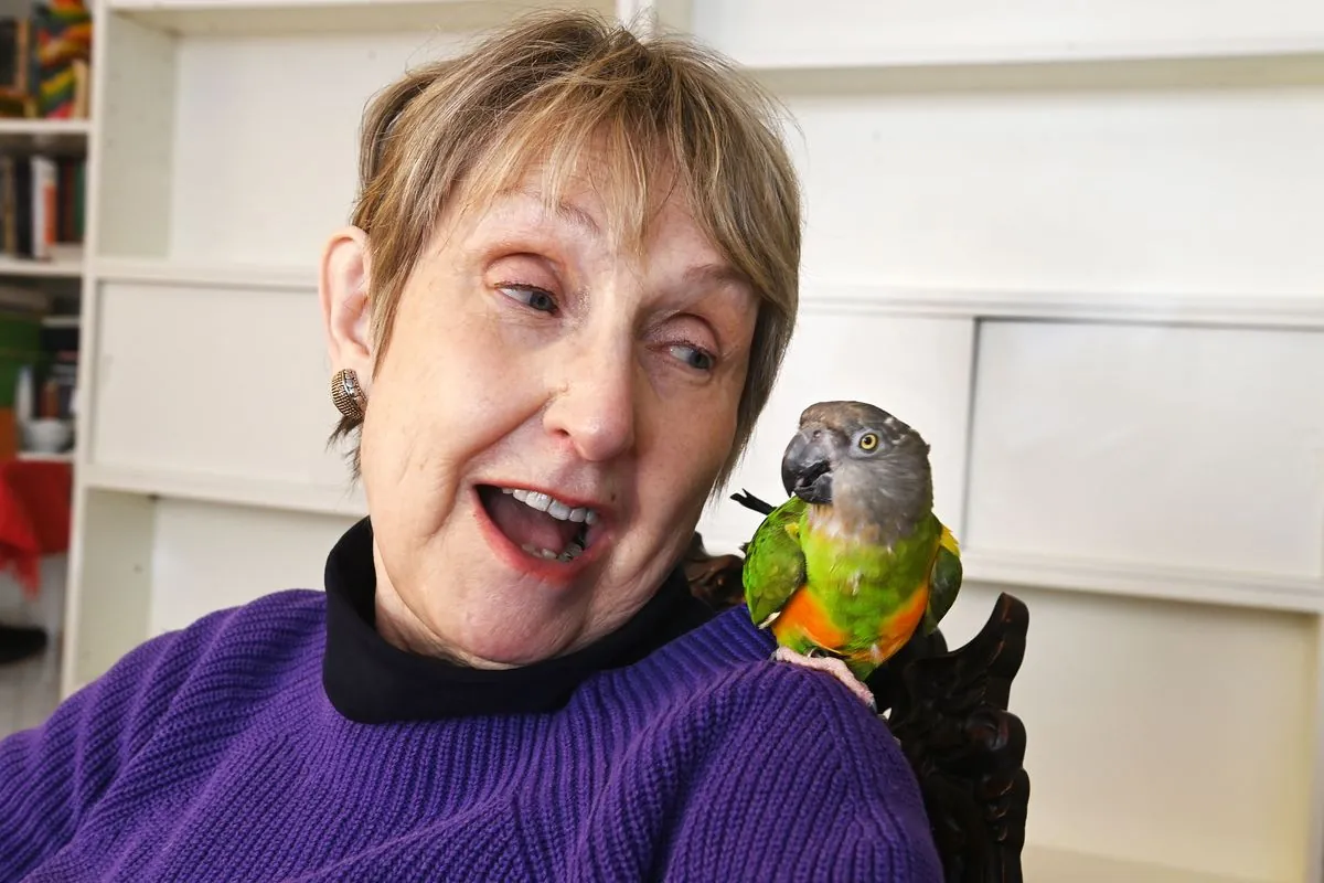 manhattan-woman-wins-dollar750000-in-emotional-support-parrot-case