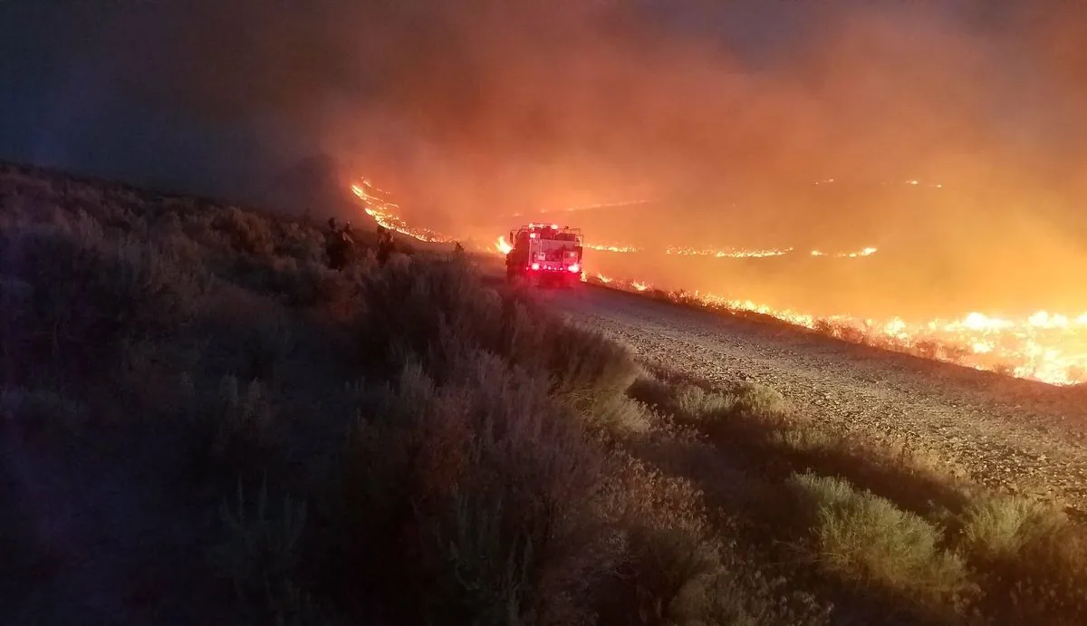 Nevada Wildfire Disrupts Rail Service and Power Supply Near Winnemucca