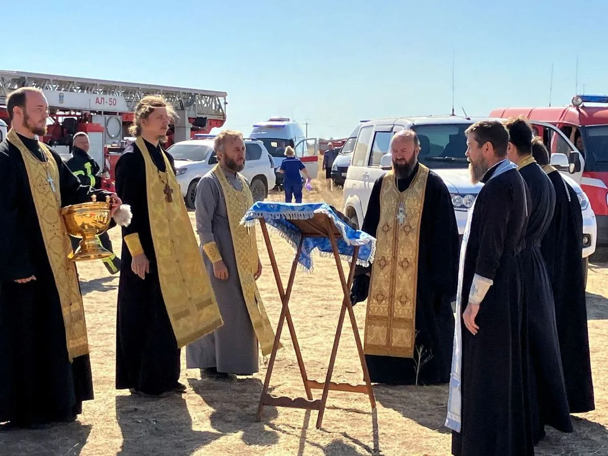 Orthodox Priests Bring Holy Icon to Combat Massive Fuel Depot Fire in Russia