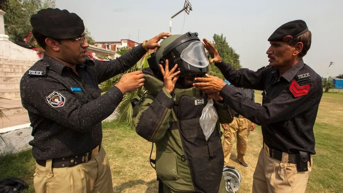 somali-bomb-squad-battles-explosives-and-cultural-challenges