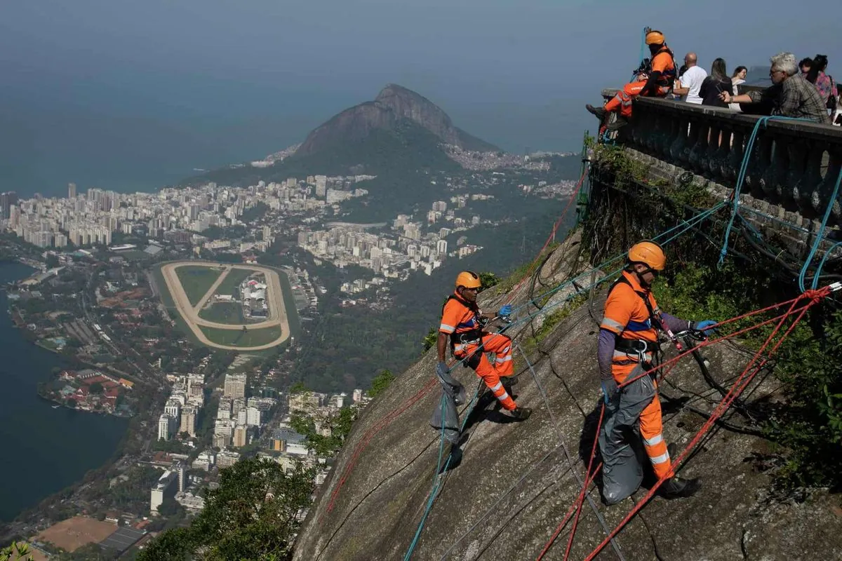 Rio's Christ the Redeemer Gets a Clean Sweep: Climbers Tackle Trash