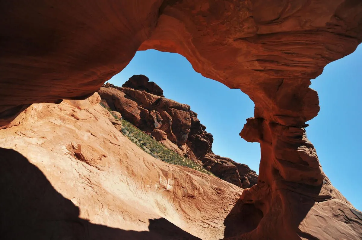 nevada-duo-faces-trial-for-damaging-ancient-lake-mead-rock-formations