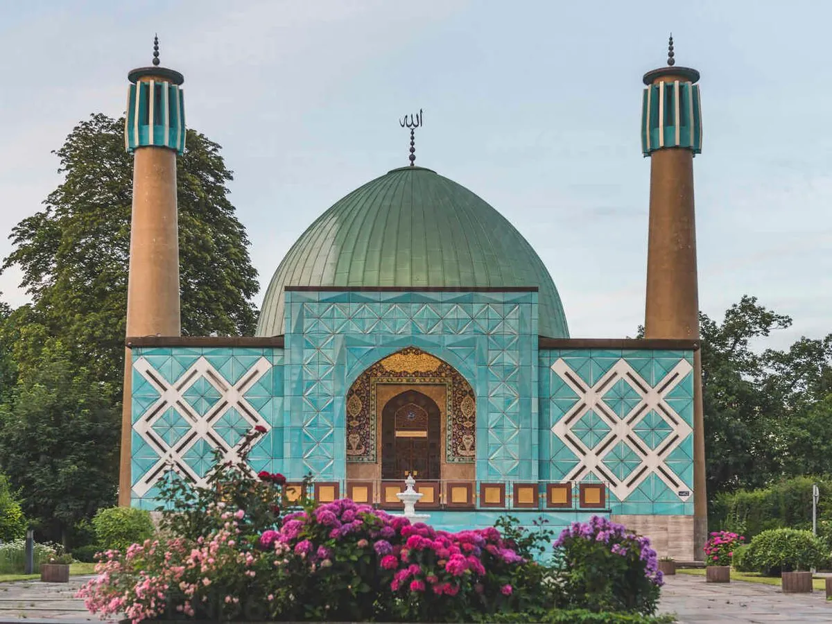 germany-expels-iranian-cleric-orders-closure-of-islamic-centre-in-hamburg