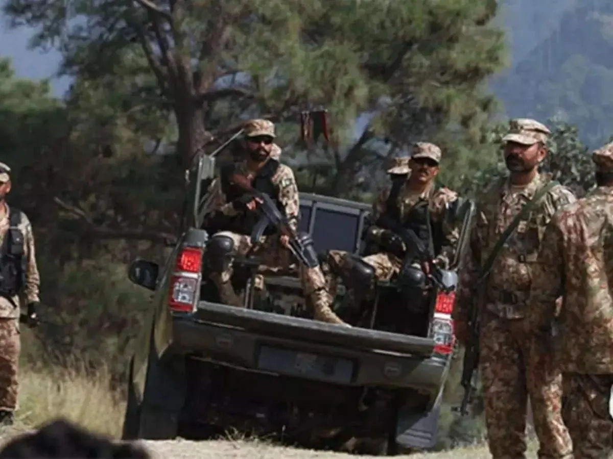 pakistani-insurgents-release-army-officer-and-relatives-in-rare-move