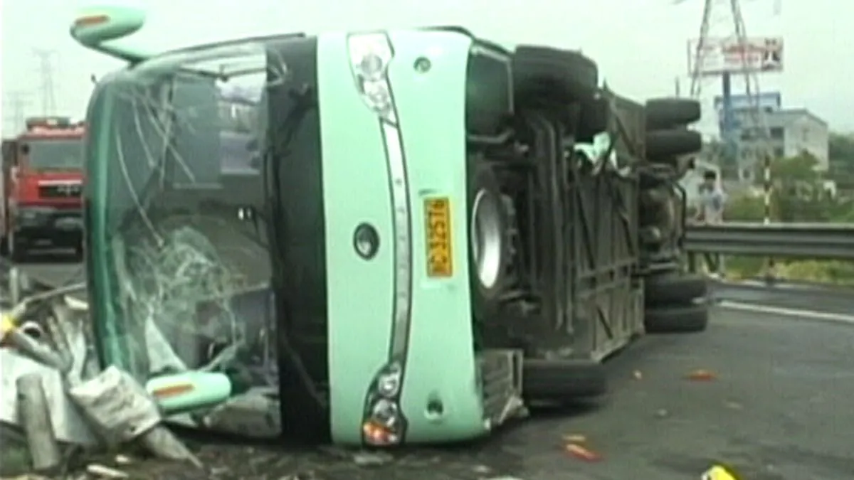 tragic-bus-incident-at-chinese-school-gate-leaves-multiple-students-injured