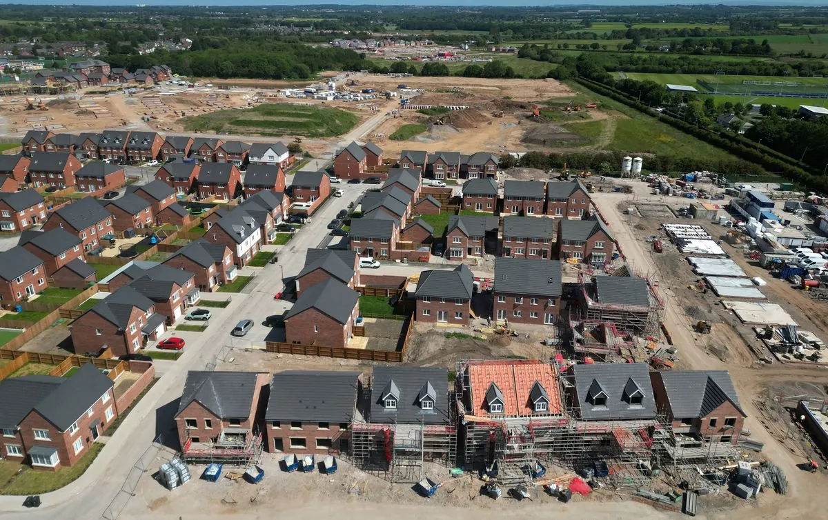 UK Homebuilders Vistry and Barratt Set for Cautious Optimism in Earnings Reports