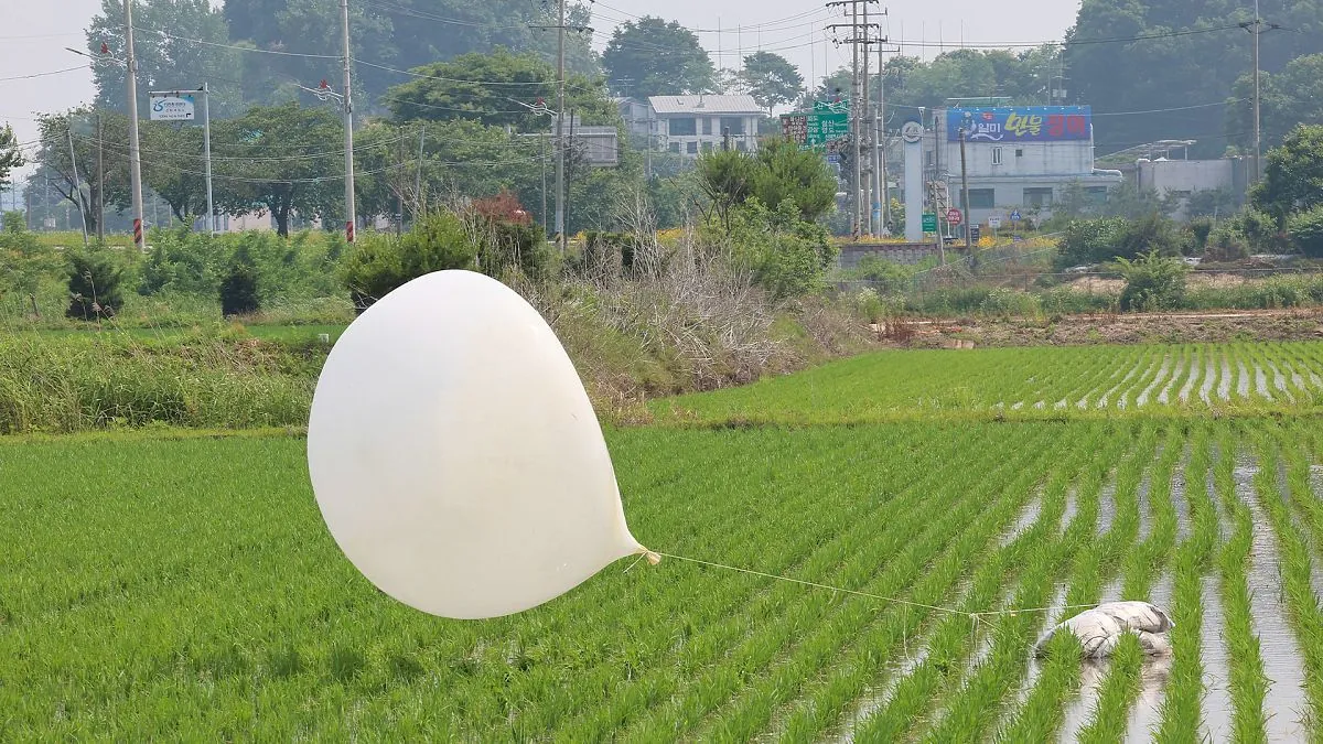 Seoul Alerts: North Korean Trash Balloons Spotted Over South Korean Capital