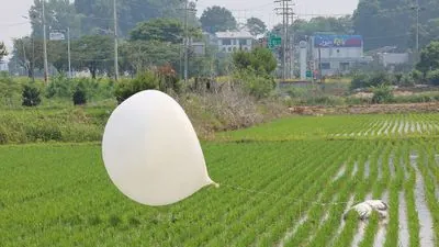 Seoul Alerts: North Korean Trash Balloons Spotted Over South Korean Capital