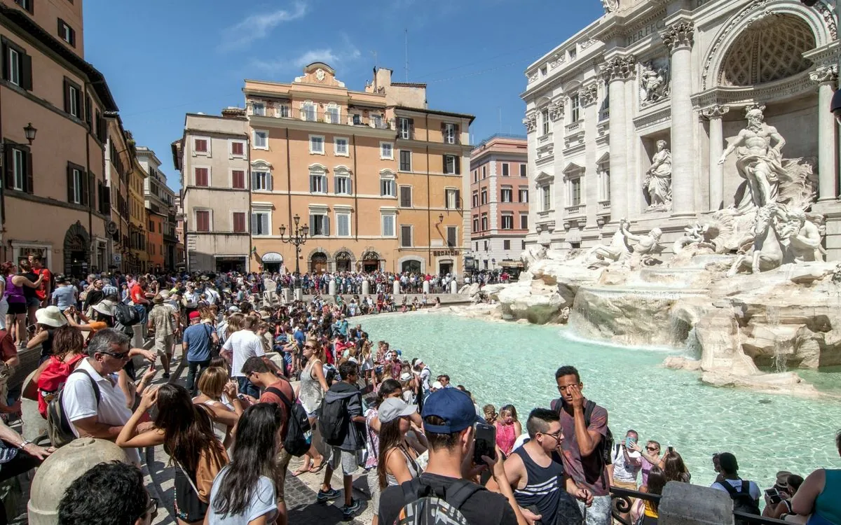 Rome Mulls Trevi Fountain Access Limits Amid Tourism Surge