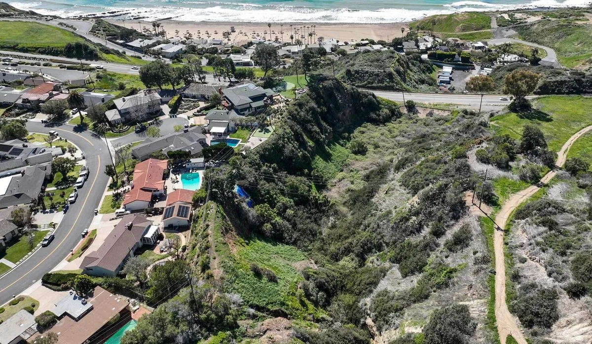 Rancho Palos Verdes Homes Crumble as Landslides Accelerate