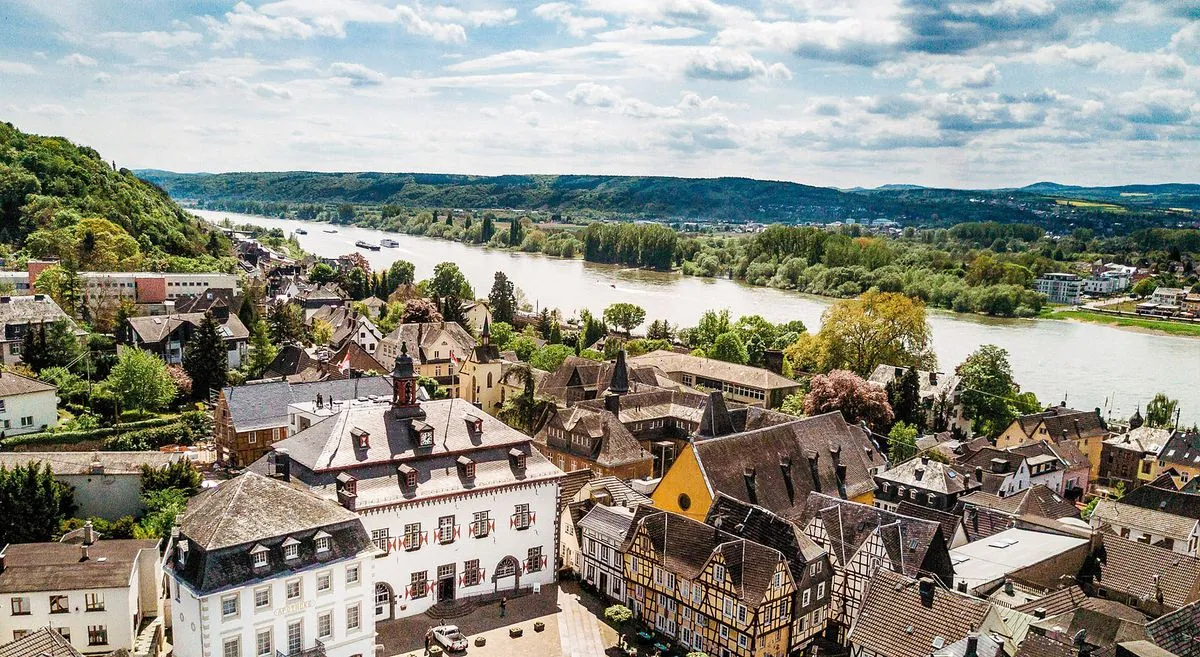 armed-man-arrested-after-threatening-police-in-german-town