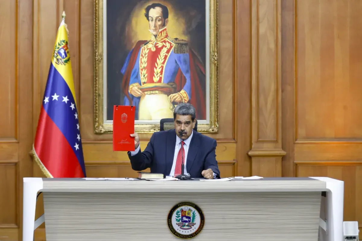 venezuelas-political-crisis-deepens-as-maduro-clings-to-power