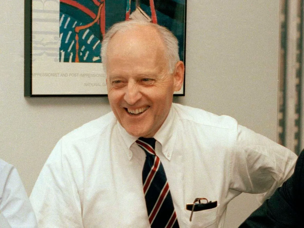 J. Richard Munro, Time Inc. CEO Who Engineered Warner Merger, Dies at 93