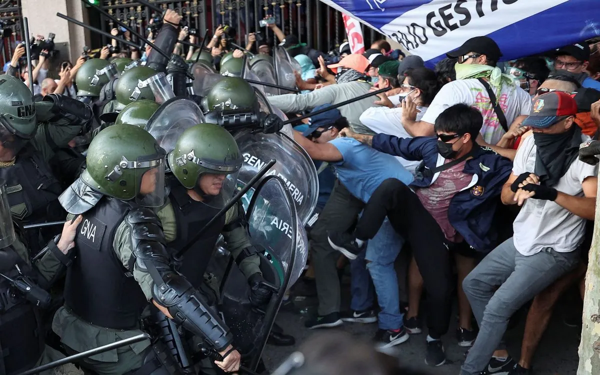 argentine-pension-bill-blocked-sparking-protests-in-buenos-aires