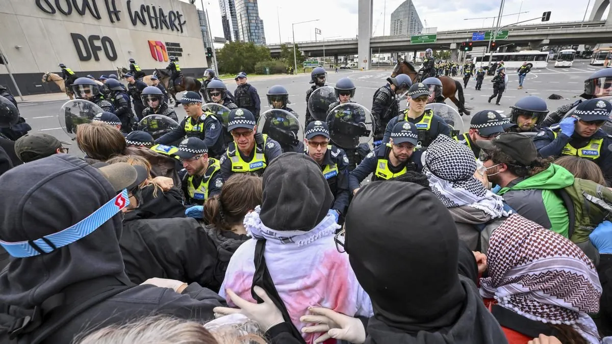 melbourne-defence-expo-sparks-second-day-of-intense-anti-war-protests