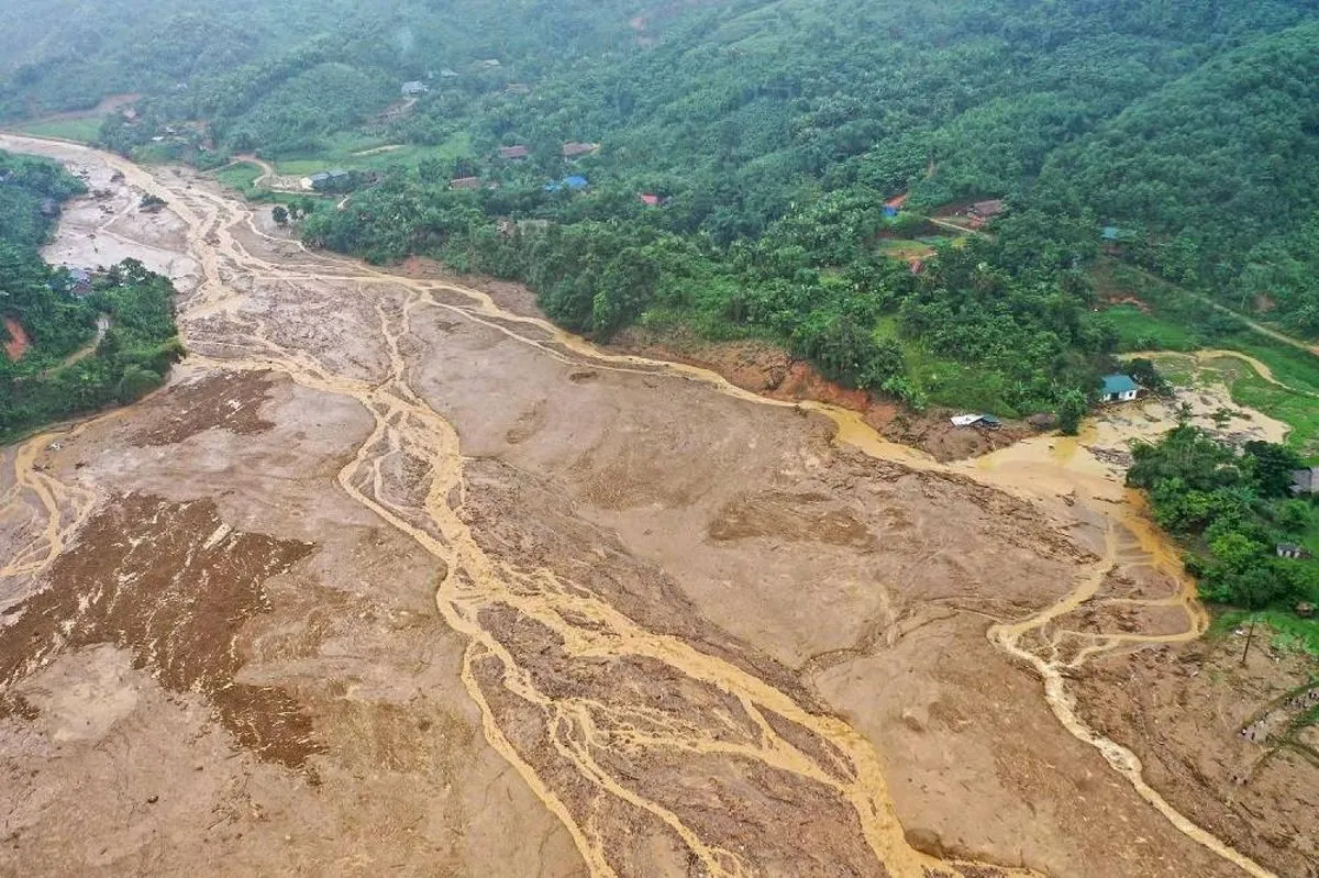 hanoi-grapples-with-persistent-red-river-flooding-after-typhoon-yagi