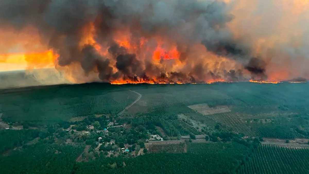 wildfire-forces-evacuation-in-french-pyrenees-village