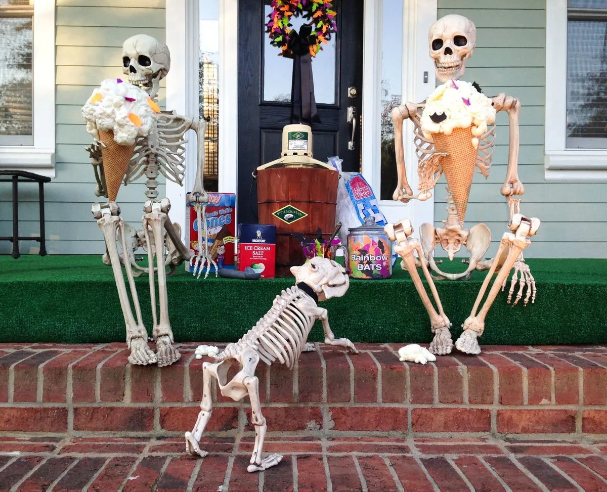 Family's Skeleton Display Brings Joy to Cancer Patient in Ohio