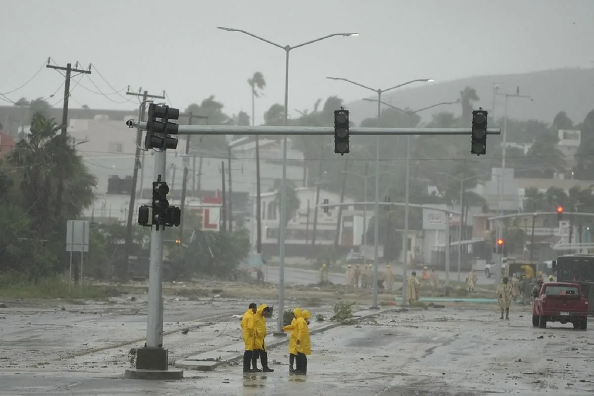 tropical-storm-ileana-threatens-los-cabos-residents-and-tourists-urged-to-stay-indoors