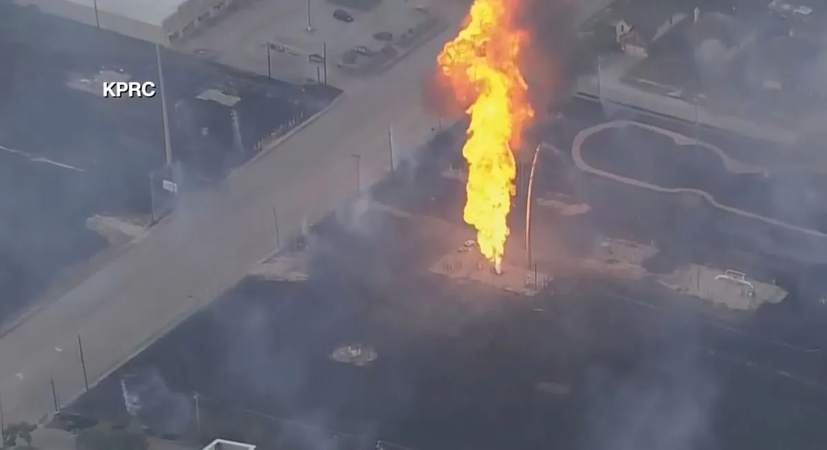 massive-pipeline-fire-erupts-in-suburban-houston-prompting-evacuations