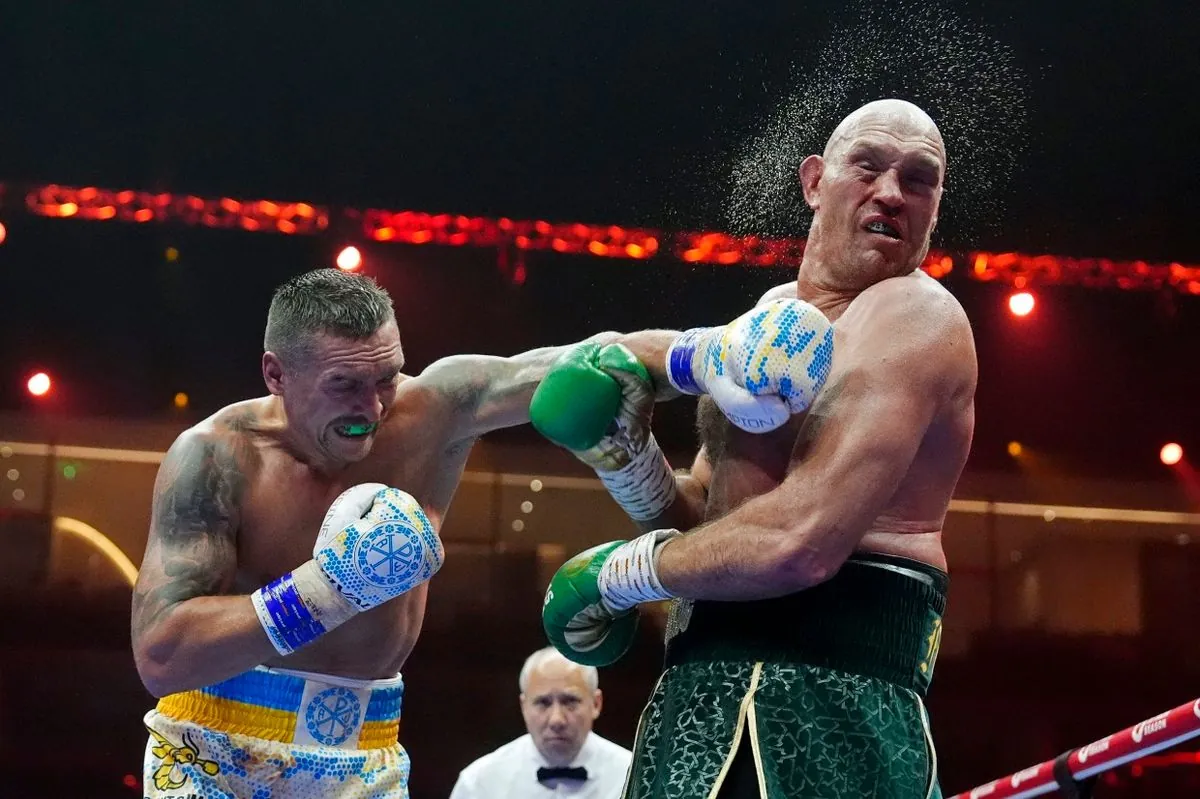 Ukrainian Boxing Champ Usyk Briefly Detained at Polish Airport