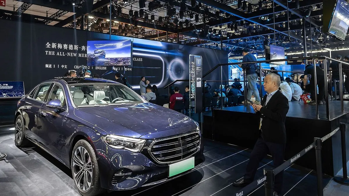 mercedes-benz-slashes-profit-forecast-amid-china-market-woes