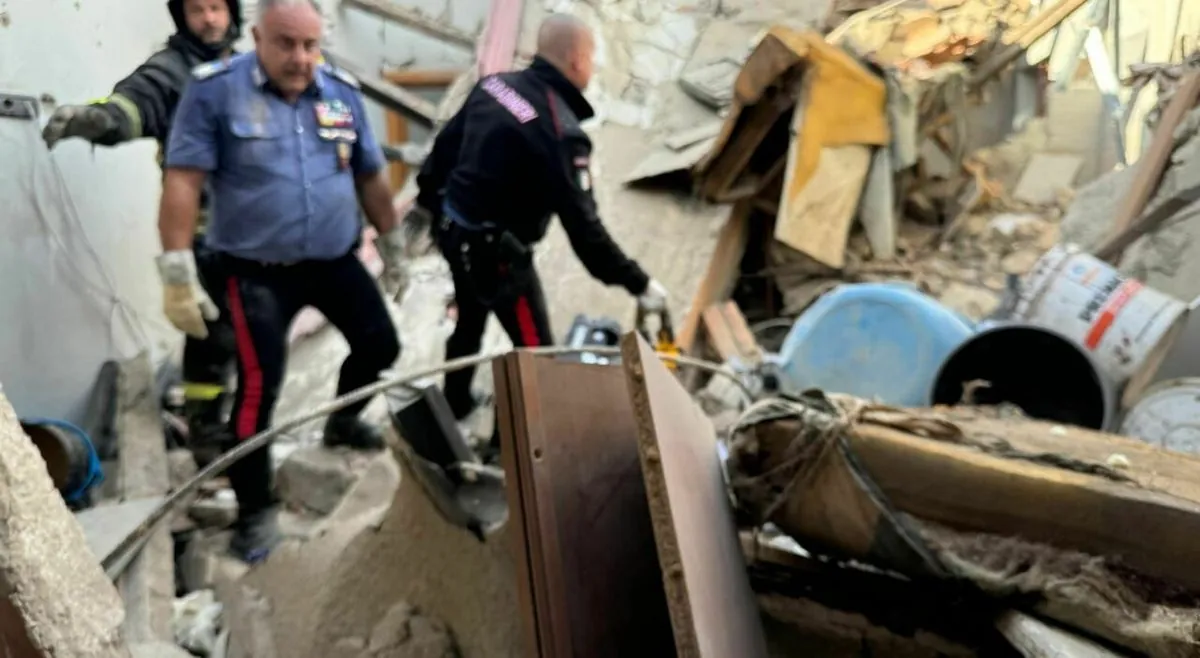 tragic-building-collapse-in-naples-claims-young-lives-traps-others