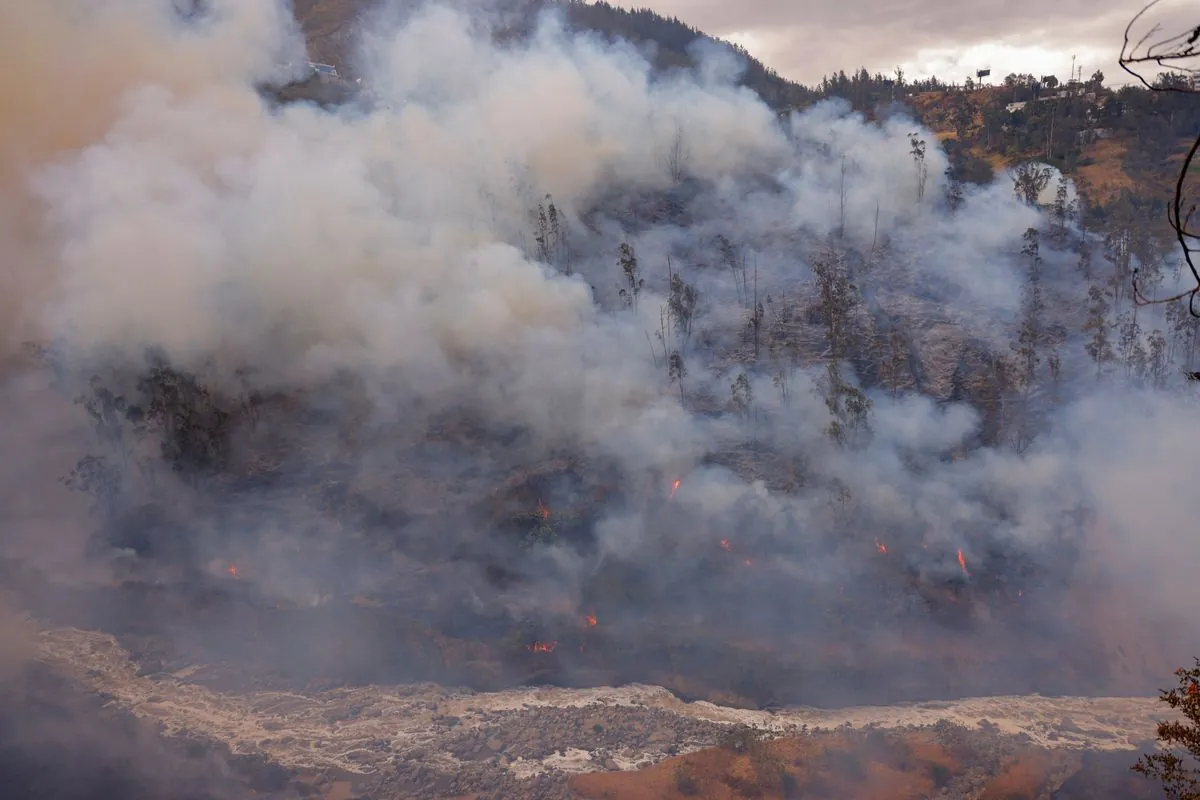 Quito Battles Raging Wildfire Amid Historic Drought and Energy Crisis