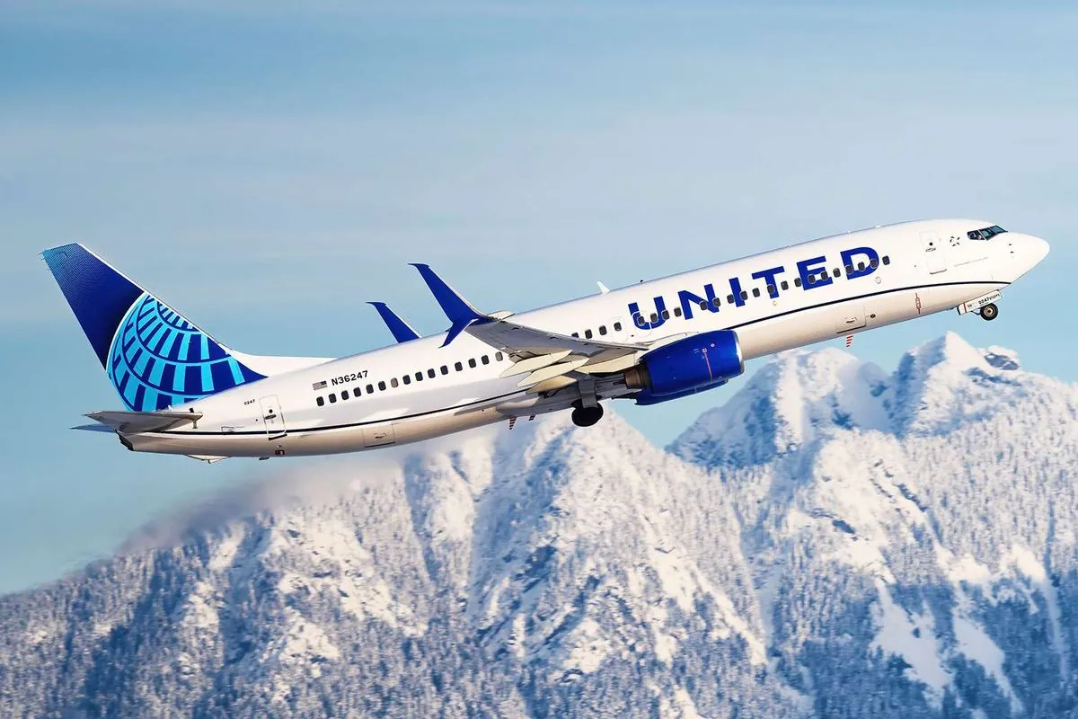 united-flight-averts-collision-two-passengers-injured-in-maneuver