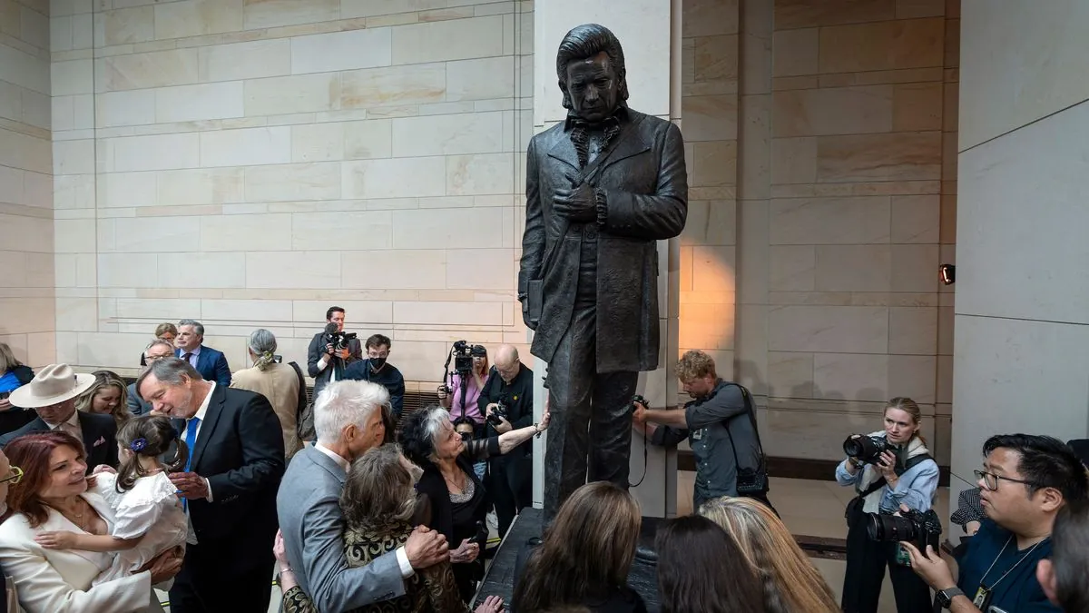 johnny-cash-immortalized-11-foot-statue-unveiled-at-us-capitol