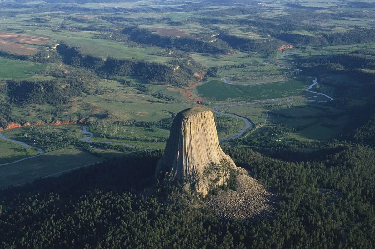 Tragic Climbing Accident at Devils Tower Claims Life, Partner Rescued