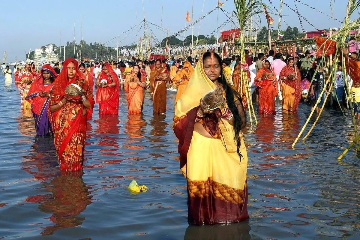 Tragic Drownings Mar Hindu Festival in Bihar, India