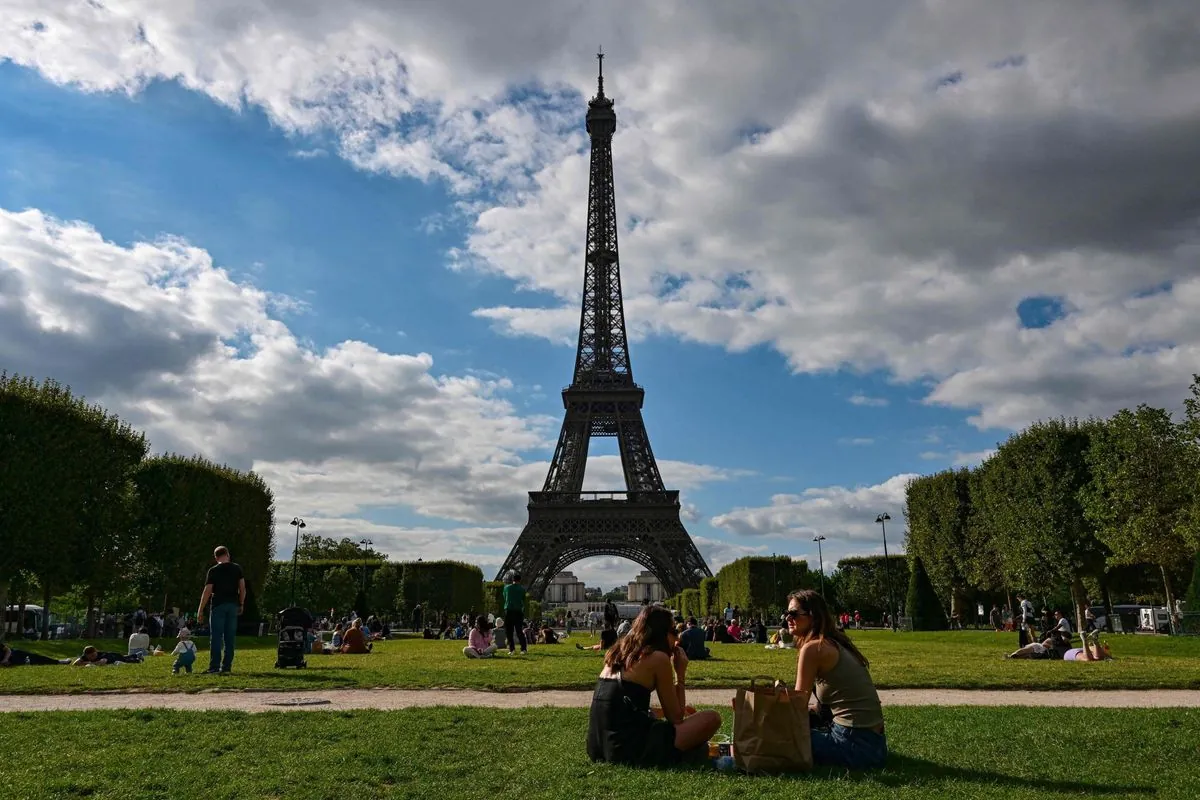 Cinematic Journey: Americans in Paris Through the Lens of Classic Films