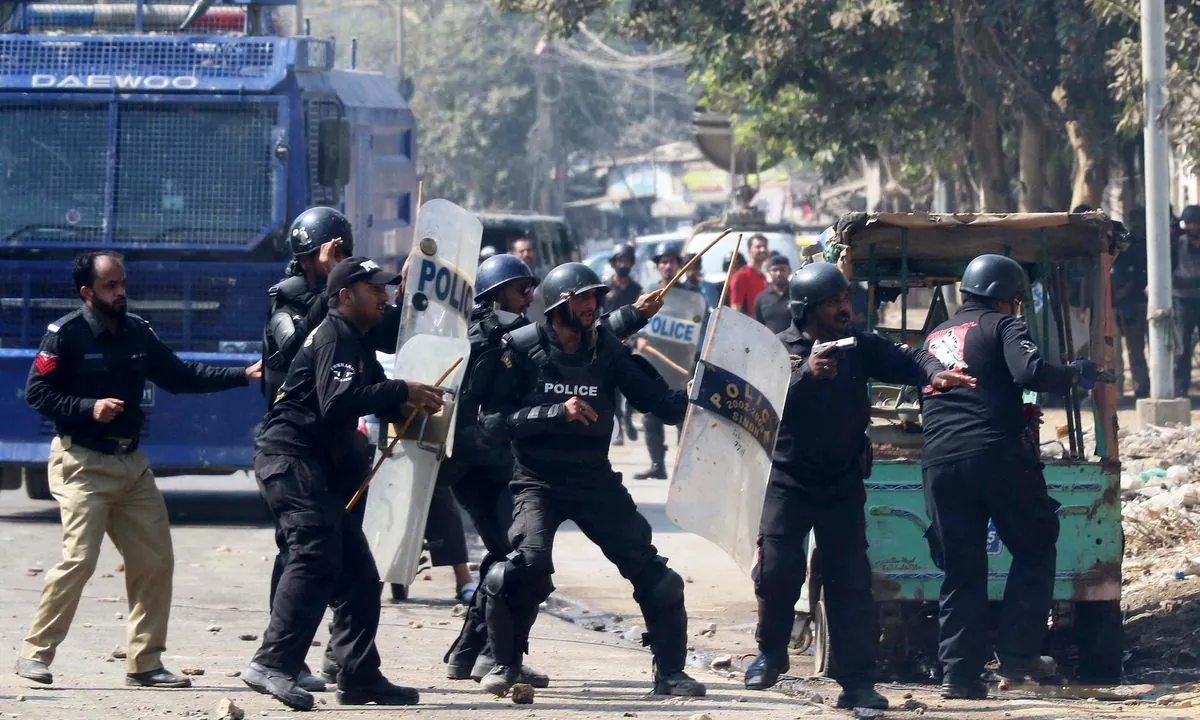 karachi-protests-erupt-over-hezbollah-leaders-death-clashes-with-police