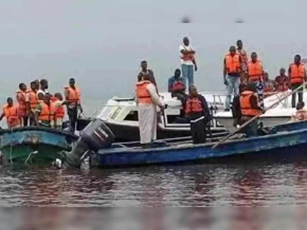 overloaded-boat-capsizes-in-nigeria-over-100-missing